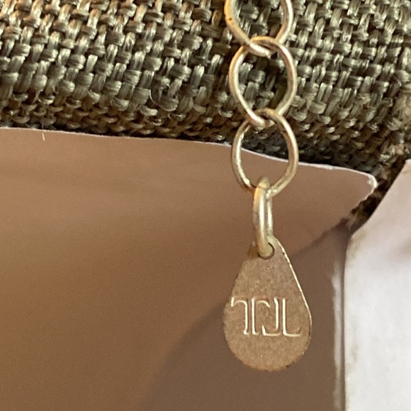 Branded JL Whale Tail Necklace - Picture 4 of 4